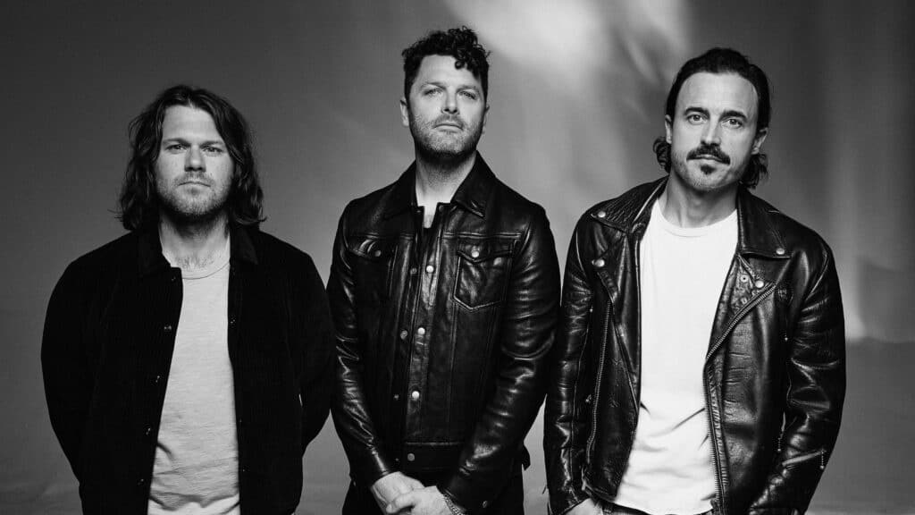 Concert announcement for The Fray and Dashboard Confessional, featuring the venue Starlight Theatre and date July 14.